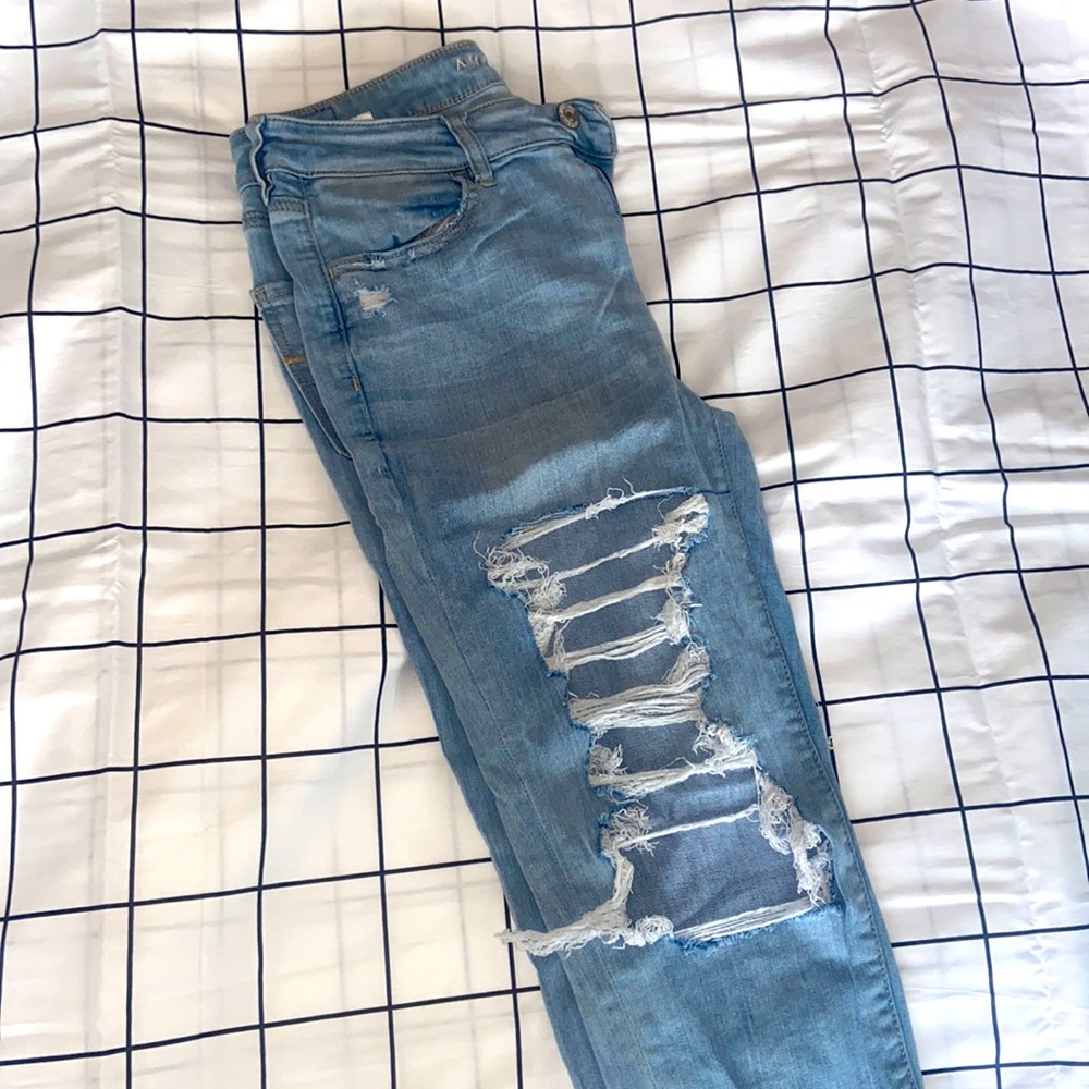 American Eagle Light-wash Distressed Jeans